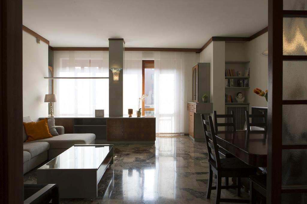 Fiera Monterosa 11 Apartment Μιλάνο Δωμάτιο φωτογραφία